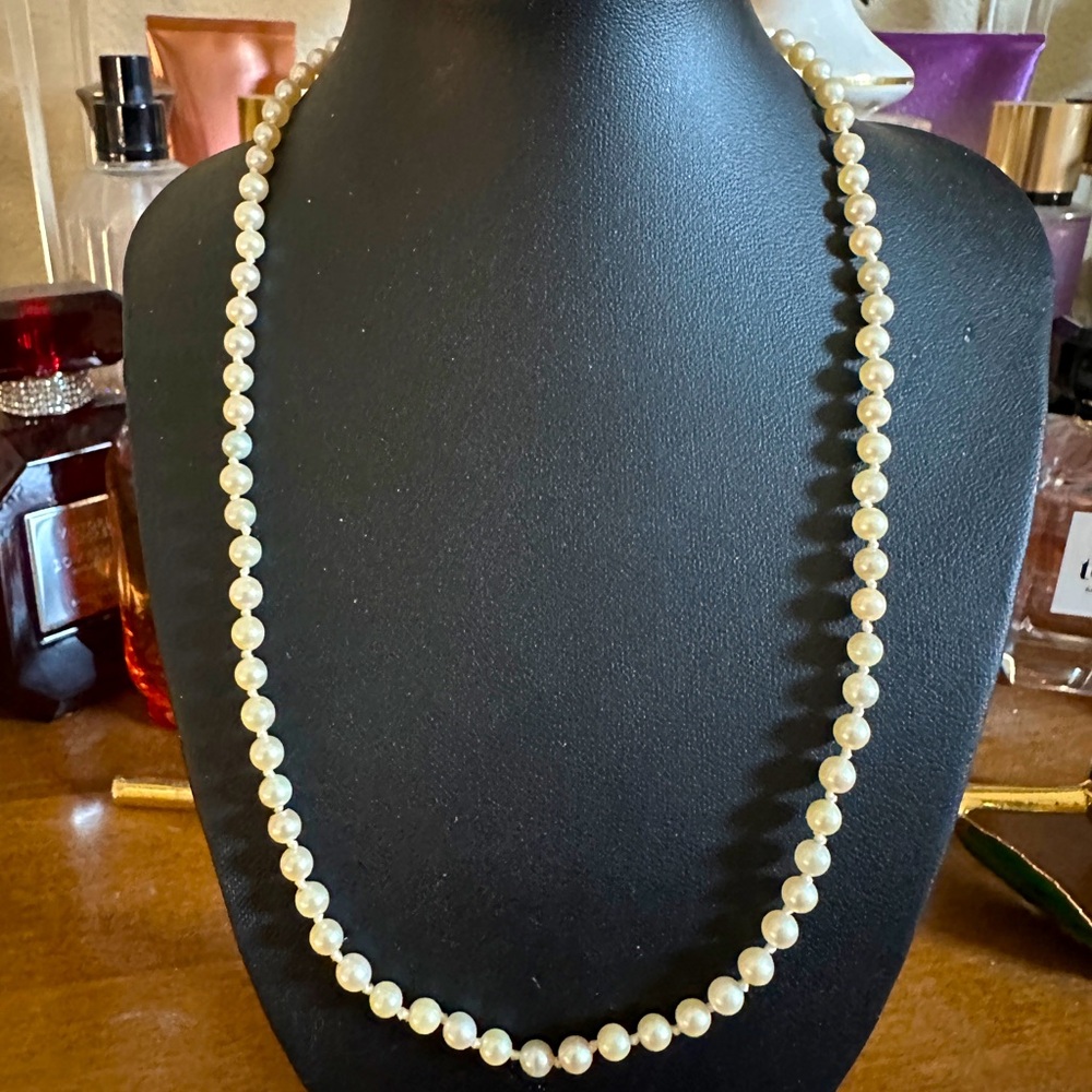 Elegant Pearl Necklace with 10K Gold Clasp